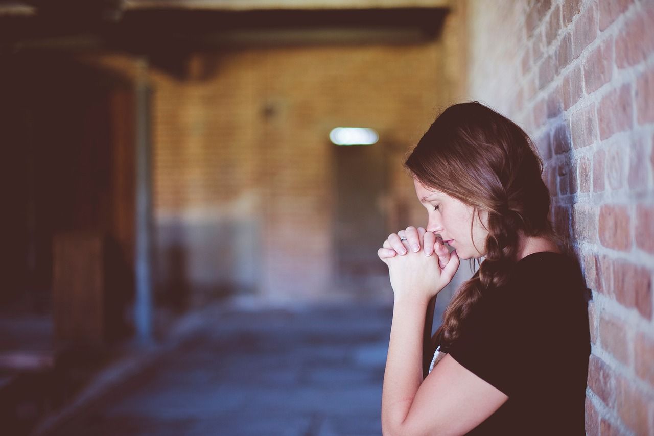 photo of girl praying